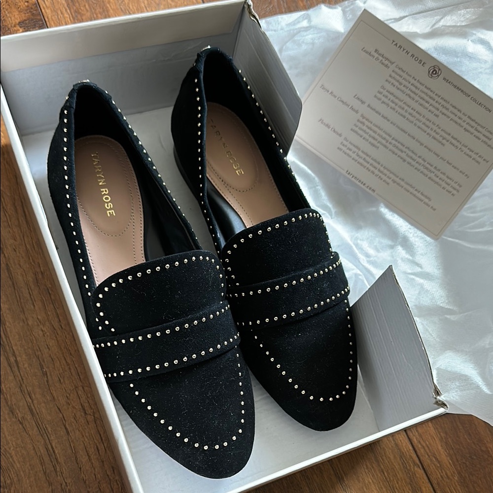 Taryn Rose Black Flats with Minimalist Design
